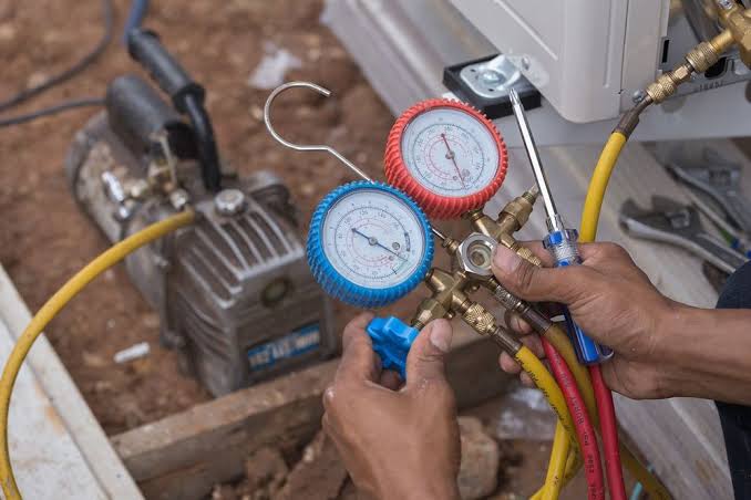 Recarga de gas refrigerante